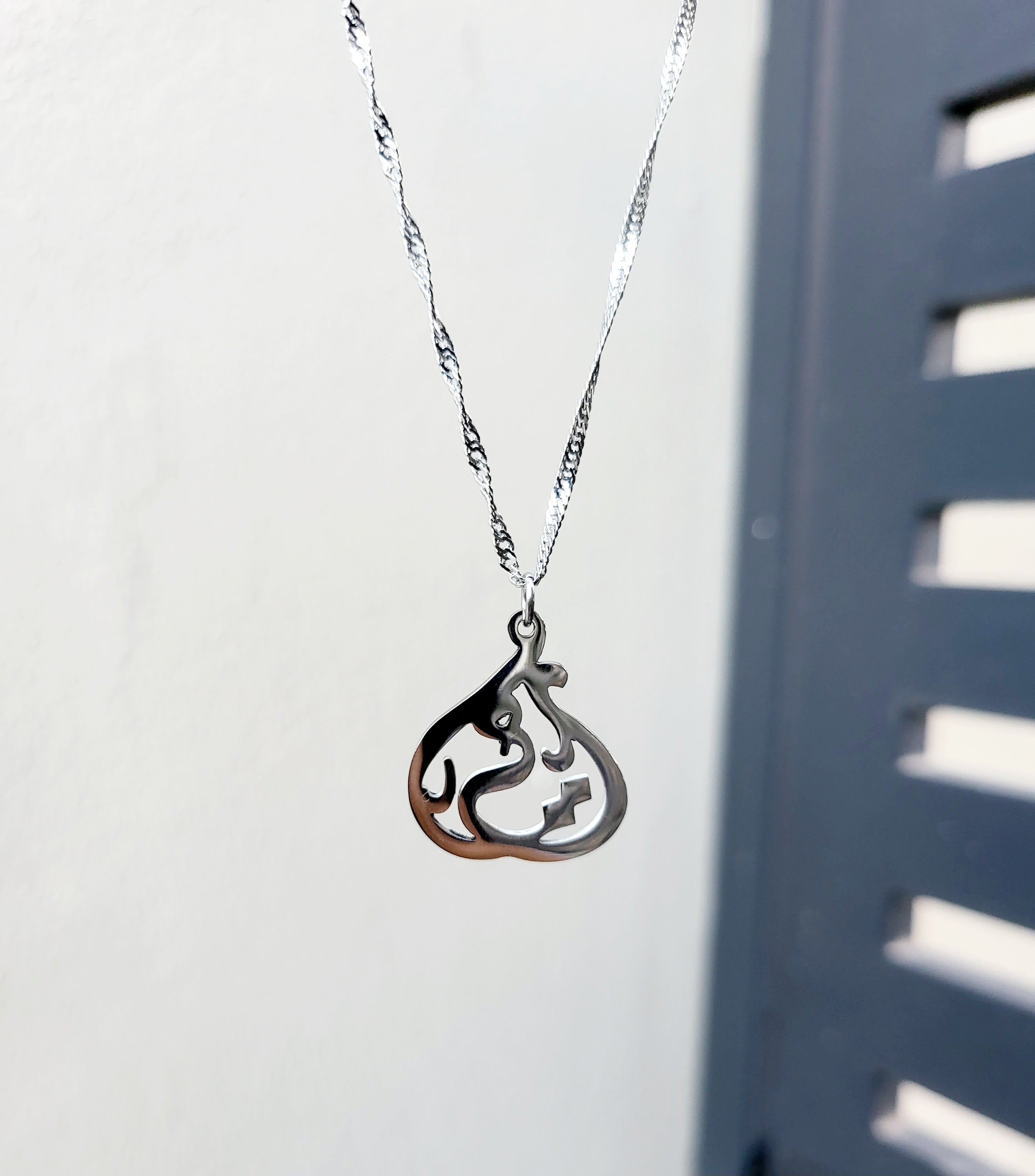 Ummi necklace (Mother) arabic