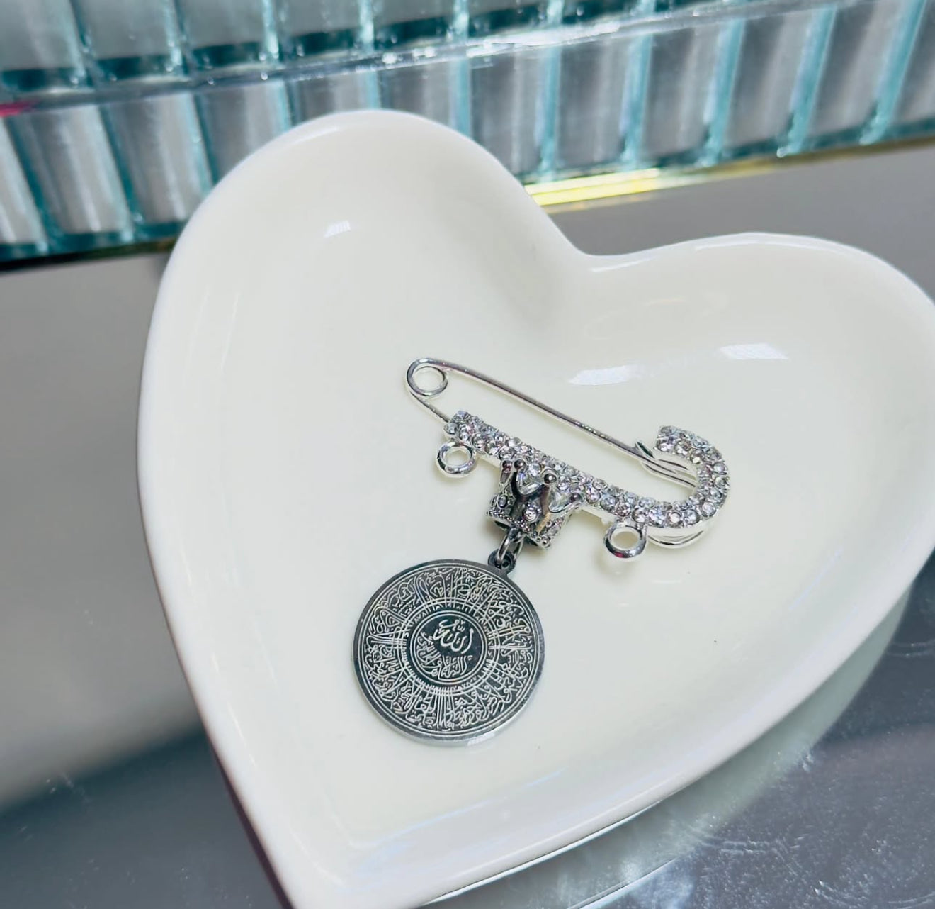 Ayatul Kursi diamanté pin