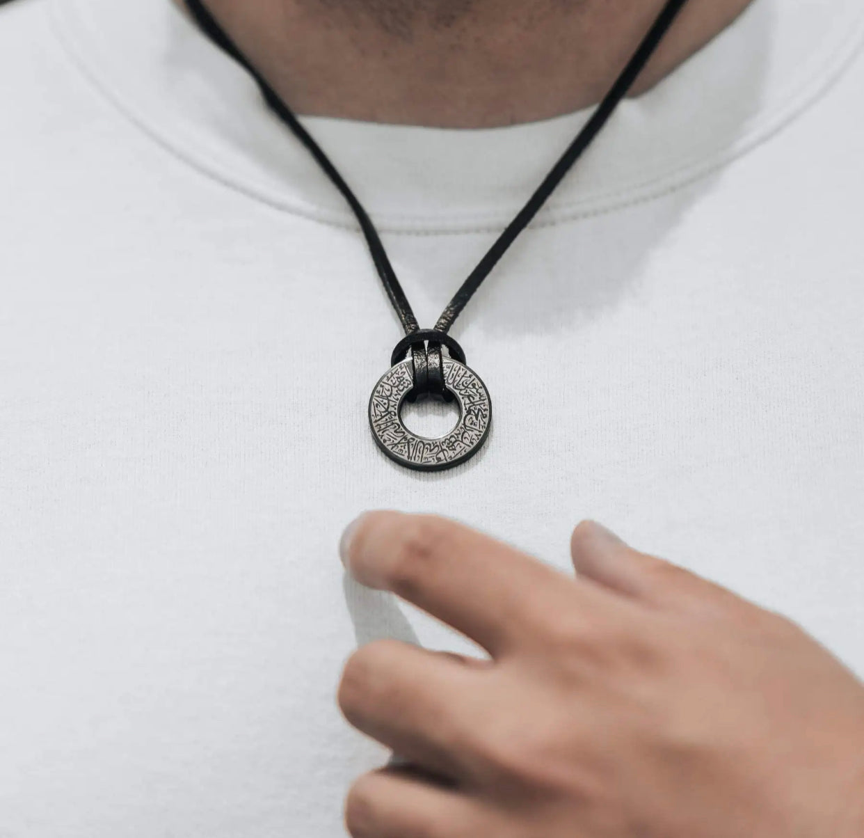 MENS SHAHADA NECKLACE ON A LEATHER BAND